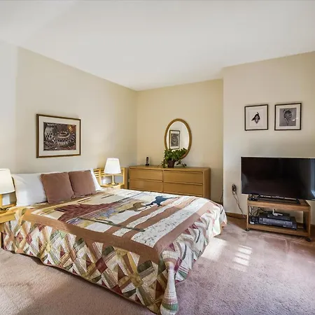 Glazebrook J5 3 Bedroom Townhome With Sauna & Fireplace